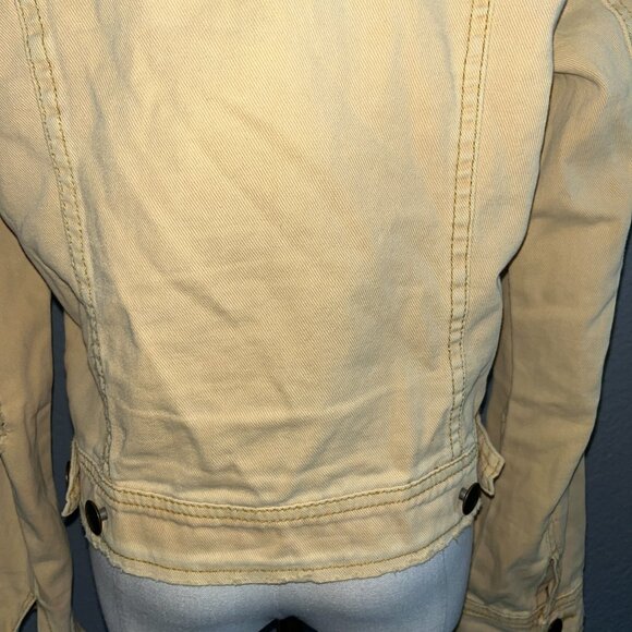 FREE PEOPLE BUTTER YELLOW DISTRESSED JEAN STYLE TRUCKER JACKET - SIZE 10 - Picture 6 of 12